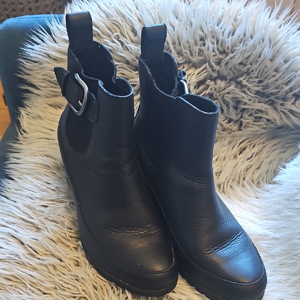 Black Ankle Boots with Elastic Panels and Pull Tabs